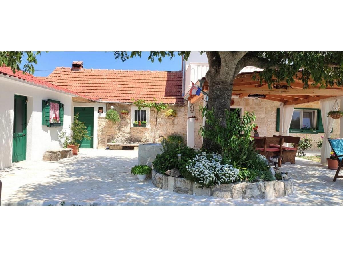 House Kuna Bristane Exterior foto